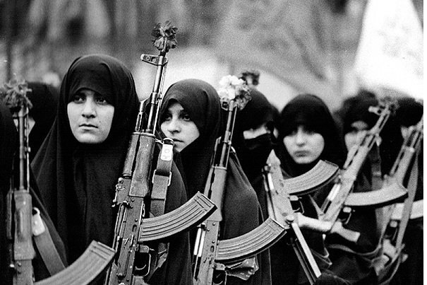نشست «نقش و جایگاه زنان در پیروزی انقلاب اسلامی» در کیش برگزار میشود زن و انقلاب