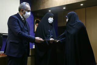 تجلیل از ده بانوی برگزیده استان قم صدیق