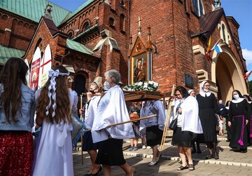 افشای آزار و اذیت بیش از ۳۰۰ دختر و پسر خردسال در کلیساهای لهستان