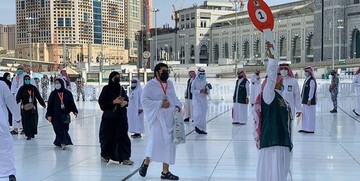 تردید سعودی‌ها در پذیرش زواری که سینوفارم زده‌اند/ زائران حج تمتع آسترازنکا تزریق کنند