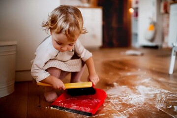 کودک چه زمانی می‌تواند در کارهای خانه مشارکت کند؟
