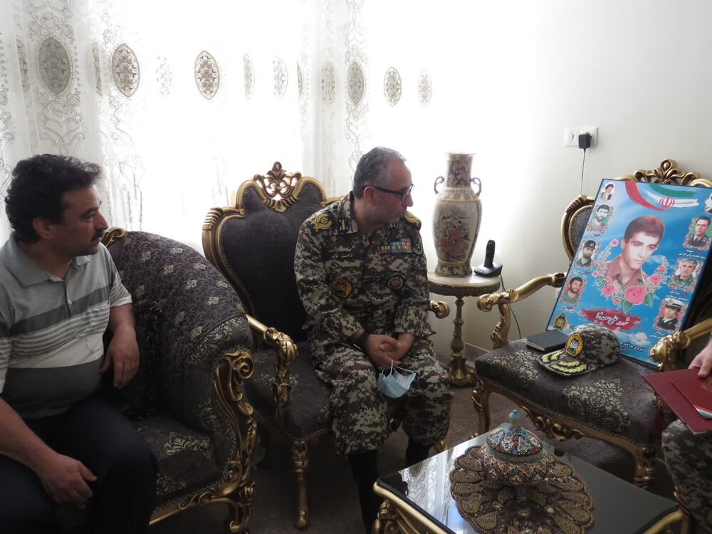 دیدار فرماندهان پدافند هوایی با ۱۶ خانواده شهید ارتش در قم +تصاویر