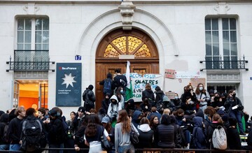 اعتصاب سراسری نیمی از فرانسه را تعطیل کرد