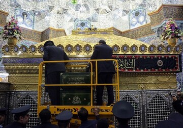 حرم حضرت معصومه(س) به مناسبت ایام فاطمیه سیاه‌پوش شد
