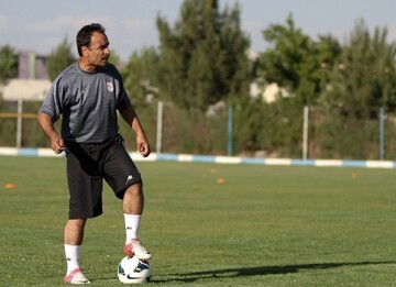 چراغپور: فدراسیون فوتبال قادر به حلِ معادله چند مجهولی تیم امید نیست