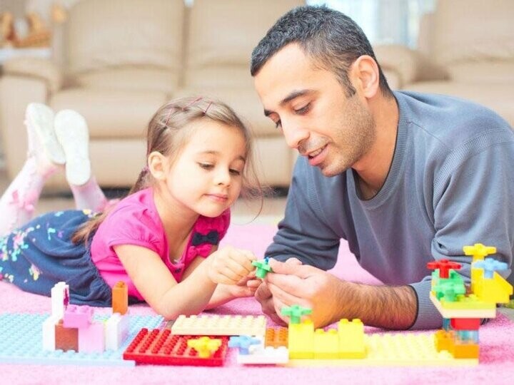 بازی پدر و فرزند باعث نمرات بهتر کودک در مدرسه می شود