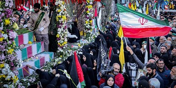 110 پیکر شهید گمنام روی دستان مردم تهران تشییع شدند