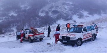 اسکان بیش از ۱۳۰۰ نفر گرفتار شده در برف و کولاک توسط هلال احمر