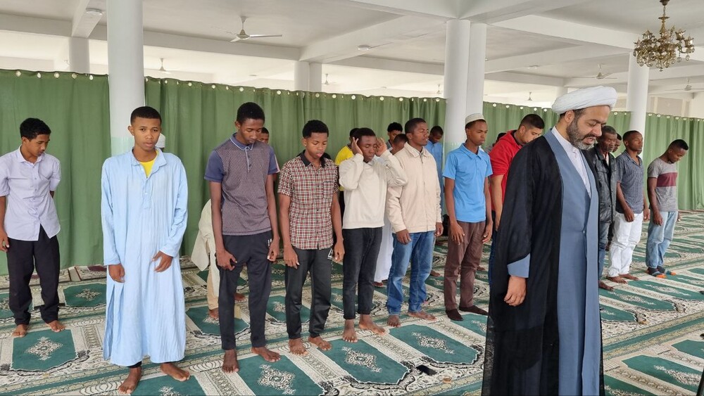 نماز جمعه در مسجد امام رضا در جزیره ماداگاسکار برگزار شد/ عکس و فیلم