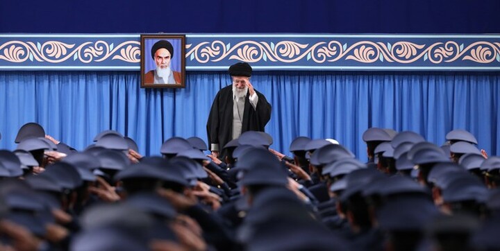 آغاز دیدار جمعی از فرماندهان و کارکنان نیروی هوایی ارتش با فرمانده کل قوا  فرمانده کل قوا