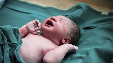 تولد یک نوزاد/نجات جان ۲ انسان در سوز سرمای زمستان