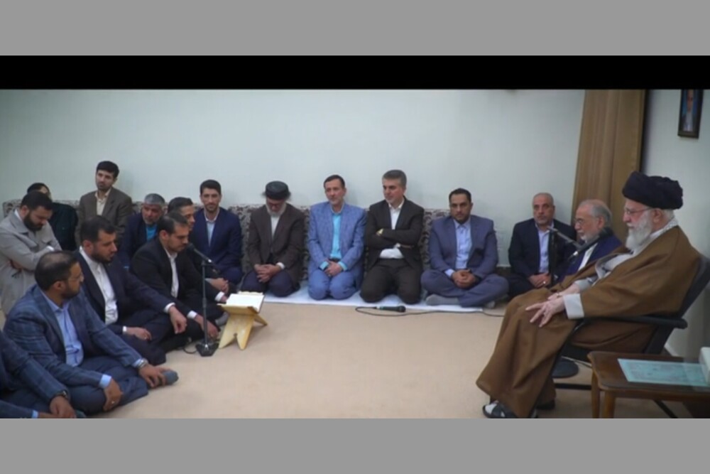جمعی از قاریان قرآن عازم حج تمتع با رهبر انقلاب اسلامی دیدار کردند
