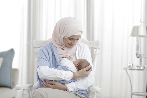شیر مادر؛ آب حیات بی بدیل برای کودک شیر مادر