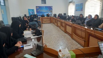 کارگاه آموزشی «مربی همیاران اجتماعی» استان بوشهر شهرستان دشتستان برگزار شد+ تصاویر کارگاه آموزشی مربی همیاران اجتماعی استان بوشهر شهرستان دشتستان در راستای تربیت مربی همیاران اجتماعی به همت سازمان امور اجتماعی کشور و با مشارکت موسسه خانواده اسلامی و تربیت معنوی خاتم مجری بخش مردمی سازمان امور اجتماعی و مجمع ملی خانواده با همکاری جبهه فرهنگی انقلاب اسلامی استان بوشهر روز پنجشنبه ۱۸ مرداد در سالن اجتماعات آموزش و پرورش این شهرستان برگزار شد.