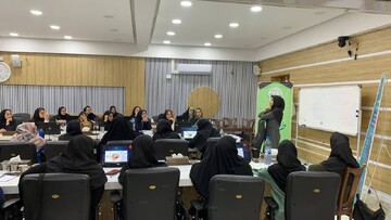 کارگاه آموزشی «مربی همیاران اجتماعی استان استان اصفهان برگزار شد+ تصاویرکارگاه آموزشی مربی همیاران اجتماعی استان اصفهان در راستای تربیت مربی همیاران اجتماعی به همت سازمان امور اجتماعی کشور و با مشارکت مؤسسه خانواده اسلامی و تربیت معنوی خاتم و موسسه همیاران سلامت روان طراوت روز پنج شنبه ۱۹ مهرماه در سالن همایش شهید جمهور اصفهان برگزار شد ...