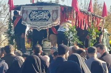 «اشک‌ها» و «عهدها» در روزی که تهران میزبان عطر بهشت است/ وداع با لاله‌های گلگون‌کفن فاطمی