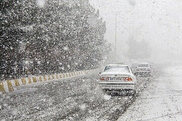بارش برف و باران در محورهای ۱۸ استان کشور