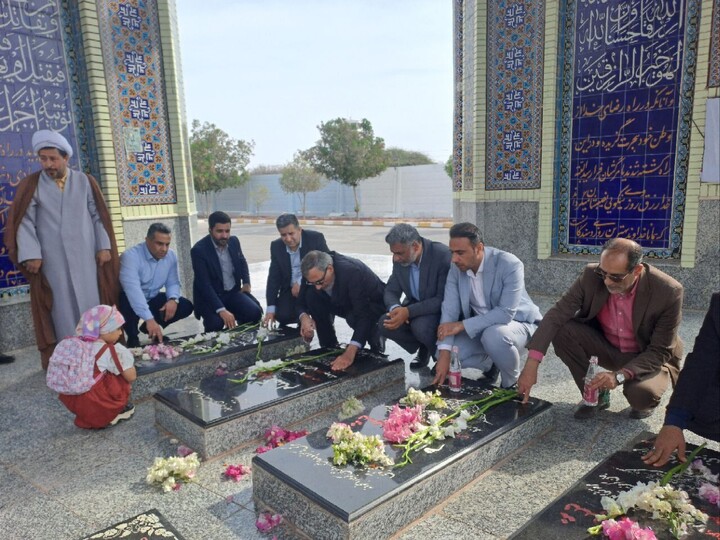 مدیرعامل ایرنا به مقام والای شهدای بوموسی ادای احترام کرد جابری