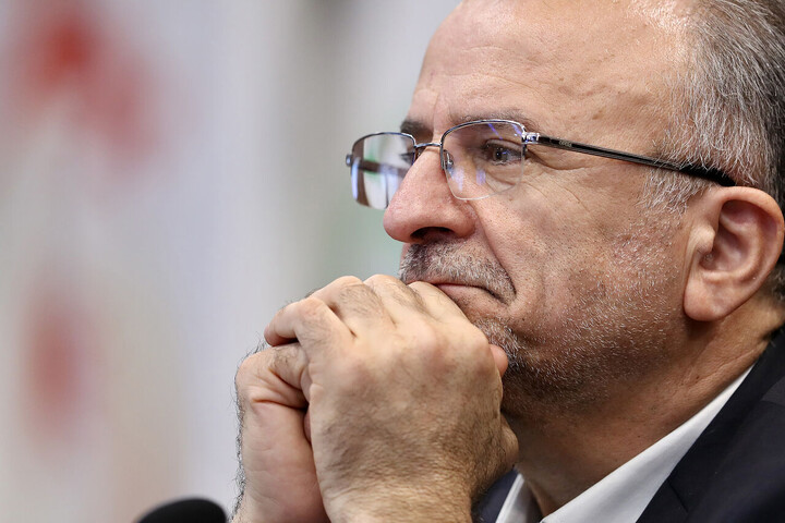 تنهایی داورزنی و پایان بغضهای نمایشی؛ مجامعی که سمت باد میروند داورزنی