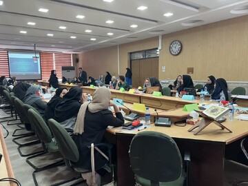 برگزاری کارگاه آموزشی تربیت مربی همیاران و مراقبین اجتماعی کرمانشاه