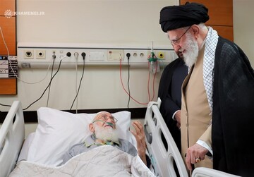 عیادت امام خامنه‌ای از آیت‌الله نوری‌همدانی