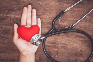 علائمی که زنان نادیده می‌گیرند؛ نشانه‌های پنهان سکته قلبی