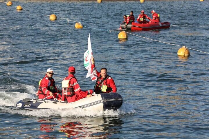مانور بزرگ امداد و نجات هلال احمر در دریاچه شهدای خلیج فارس هلال احمر