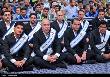 دیدار هزاران نفر از کارگران سراسر کشور با رهبر معظم انقلاب