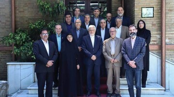 پیشنهاد عارف در دیدار با جمعی از اعضای انجمن روانشناسان برای تشکیل شورای عالی سلامت روان