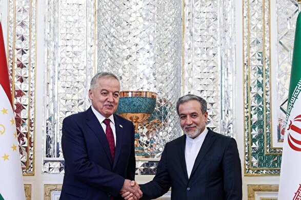 رایزنی وزرای خارجه ایران و تاجیکستان با تاکید بر همکاریهای منطقهای وزرا