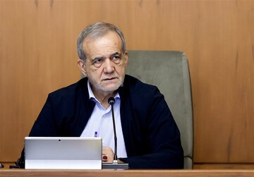 دیدار پزشکیان با خانواده شهدای خدمت
