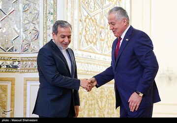 دیدارهای عراقچی با دبیر شورای عالی امنیت ملی ارمنستان و وزیر امور خارجه تاجیکستان