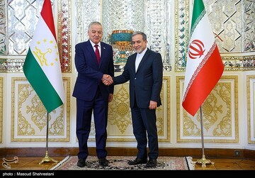 دیدارهای عراقچی با دبیر شورای عالی امنیت ملی ارمنستان و وزیر امور خارجه تاجیکستان