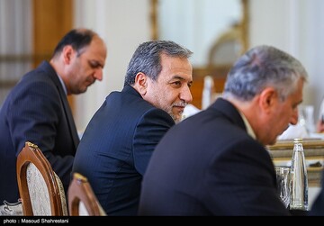 دیدارهای عراقچی با دبیر شورای عالی امنیت ملی ارمنستان و وزیر امور خارجه تاجیکستان