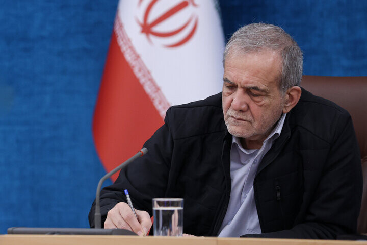 پزشکیان ۱۰ عضو کمیسیون دائمی هیئت امنای بنیاد ملی نخبگان را منصوب کرد پزشکیان