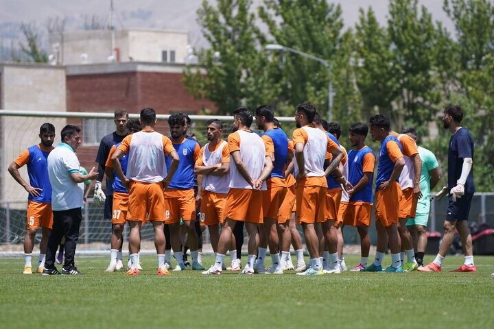 میهمانان ویژه در تمرین روز دوشنبه تیم ملی؛ تذکر قلعهنویی به بازیکنان خبر