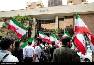 تجمع دانشجویان شهید بهشتی در حمایت از حق غنی‌سازی اورانیوم