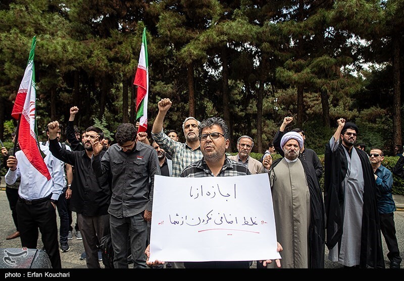 اجتماع دانشجویی در حمایت از حق غنی‌سازی اورانیوم