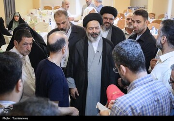 دیدار صمیمی سرپرست حجاج ایرانی با زائران کشورمان در مکه مکرمه
