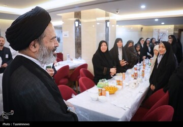 دیدار صمیمی سرپرست حجاج ایرانی با زائران کشورمان در مکه مکرمه