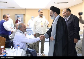 دیدار صمیمی سرپرست حجاج ایرانی با زائران کشورمان در مکه مکرمه
