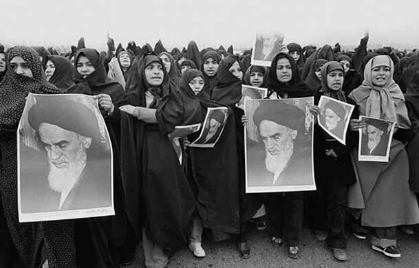 انقلاب امام خمینی (ره)؛ طلوع هویت نوین زن ایرانی