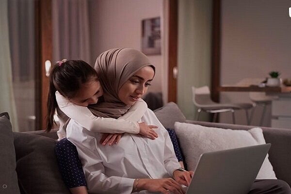 قوانین مربوط به اشتغال زنان و فرزندآوری چقدر ضمانت اجرایی دارد؟ مادر فرزند