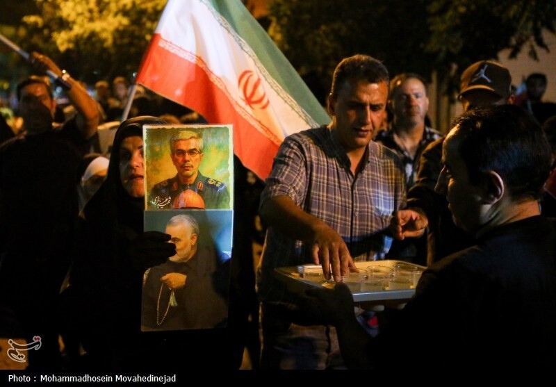 شادی مردم تهران پس از پاسخ کوبنده نیروهای مسلح به آمریکا