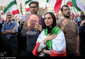 تجمع مردمی در حمایت از نیرو‌های مسلح
