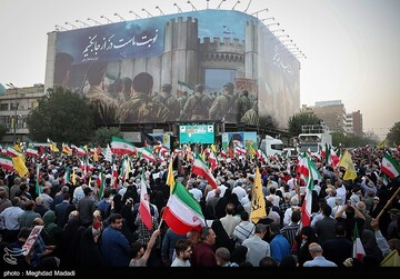 تجمع مردمی در حمایت از نیرو‌های مسلح