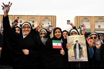 نقش زنان در استحکام جبهه داخلی؛ از معنابخشی تا روشنگری