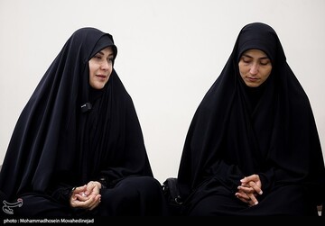 دیدار جمعی از چهره های رسانه‌ای زنان با خانواده شهید باقری
