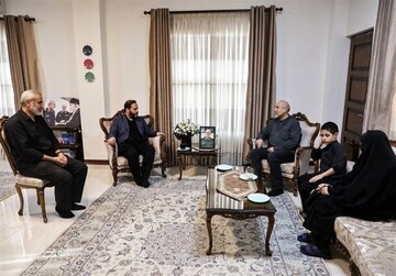 حضور قالیباف در منزل سرلشکر شهید غلامرضا محرابی