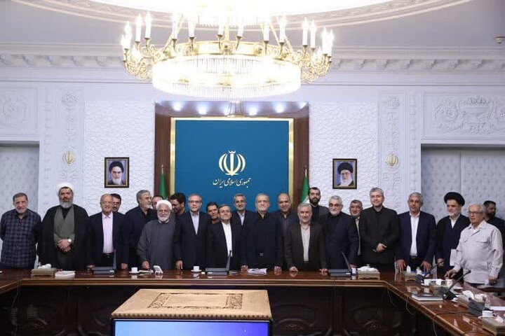 دیدار پزشکیان با اعضای کمیسیون امنیت ملی و سیاست خارجی مجلس دیدار پزشکیان با اعضای کمیسیون امنیت ملی و سیاست خارجی مجلس